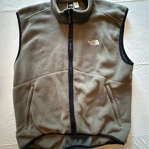 North Face vest - Picture 1 of 3